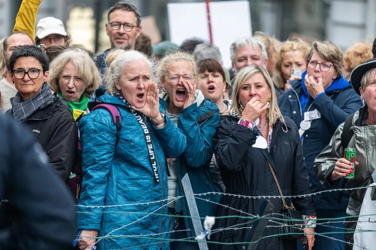 Pobuna u Bruxellesu: Palili ograde i bicikle, interventirala policija