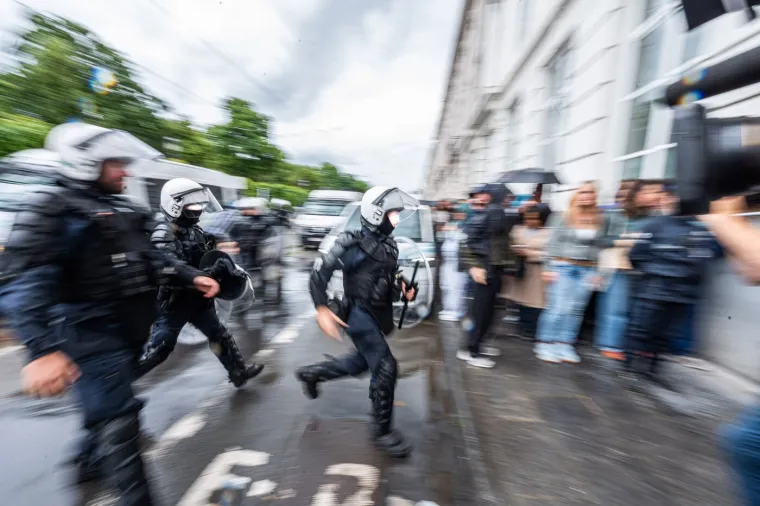 Pobuna u Bruxellesu: Palili ograde i bicikle, interventirala policija