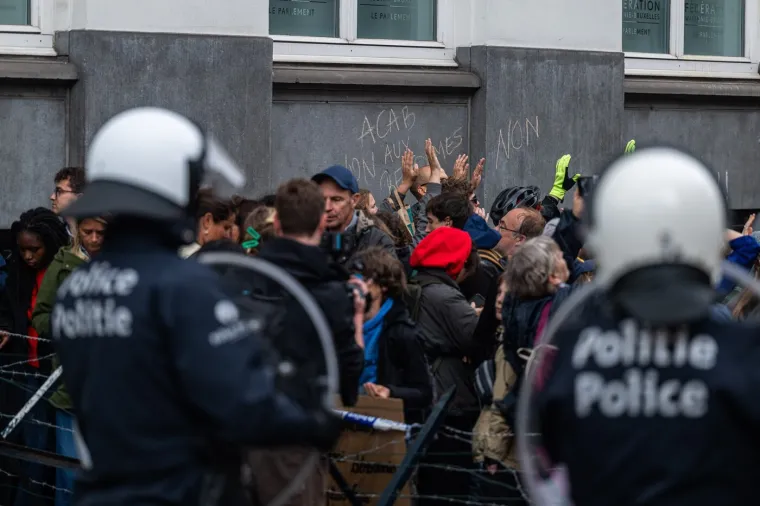 Pobuna u Bruxellesu: Palili ograde i bicikle, interventirala policija