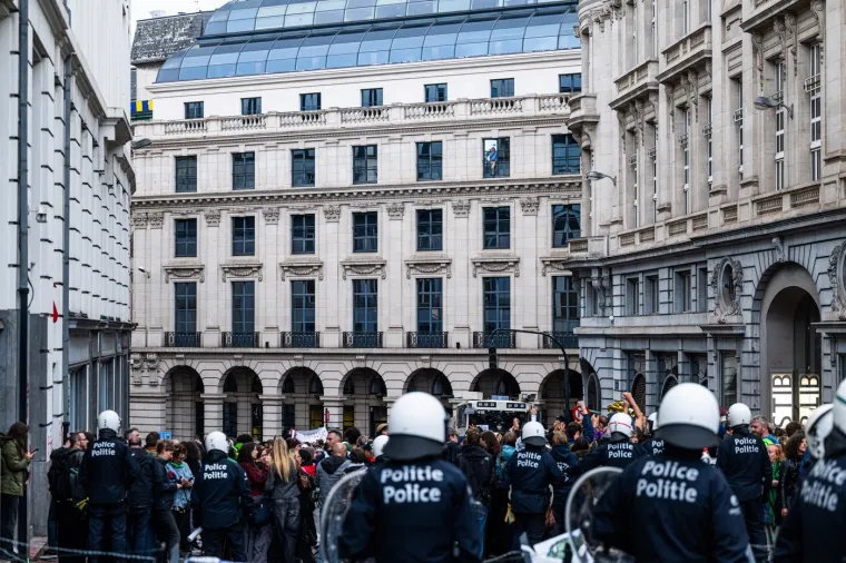 Pobuna u Bruxellesu: Palili ograde i bicikle, interventirala policija
