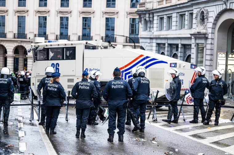 Pobuna u Bruxellesu: Palili ograde i bicikle, interventirala policija