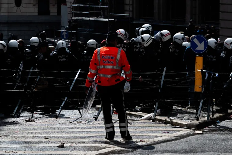 Pobuna u Bruxellesu: Palili ograde i bicikle, interventirala policija