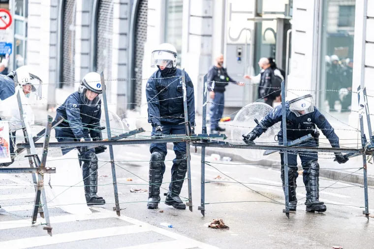 Pobuna u Bruxellesu: Palili ograde i bicikle, interventirala policija