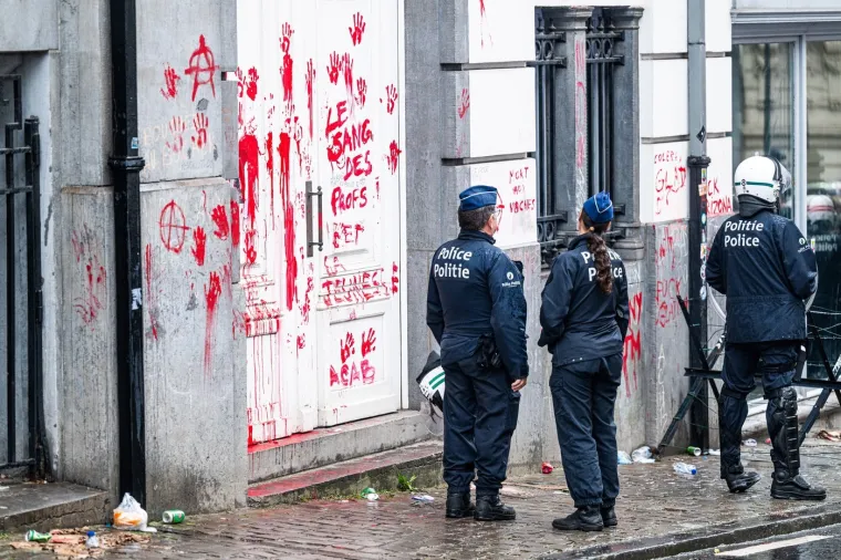 Pobuna u Bruxellesu: Palili ograde i bicikle, interventirala policija
