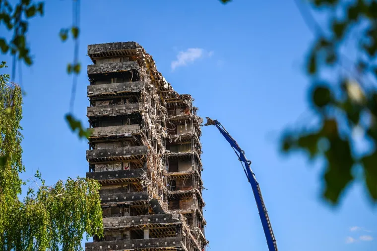 U tijeku najopasnija faza ru&scaron;enja Vjesnika, pogledajte &scaron;to je ostalo od njega