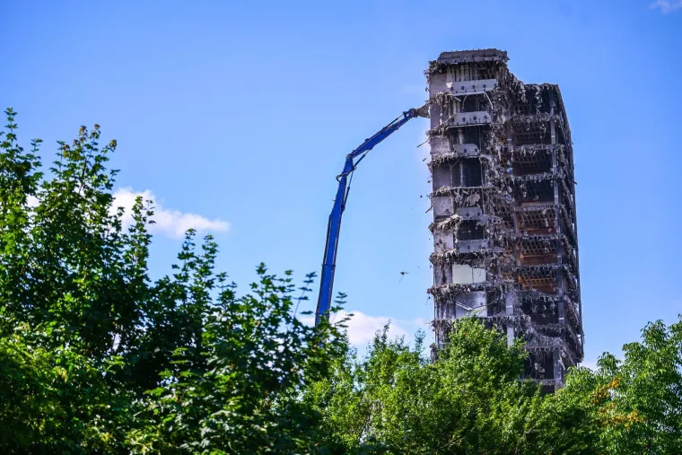 U tijeku najopasnija faza ru&scaron;enja Vjesnika, pogledajte &scaron;to je ostalo od njega