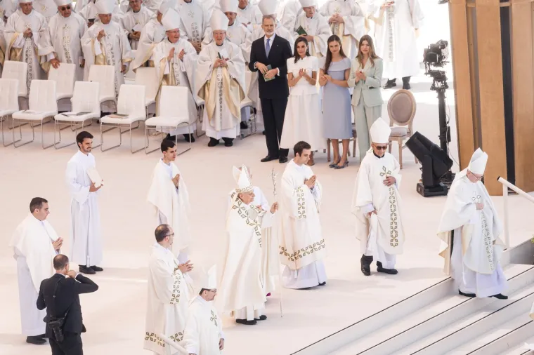 Milijun ljudi preplavilo madridske ulice: Pogledajte kako je izgledao Papin veličanstveni doček