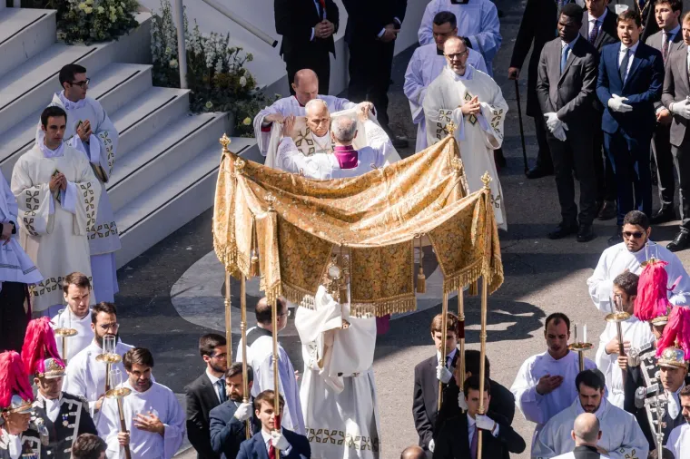 Milijun ljudi preplavilo madridske ulice: Pogledajte kako je izgledao Papin veličanstveni doček