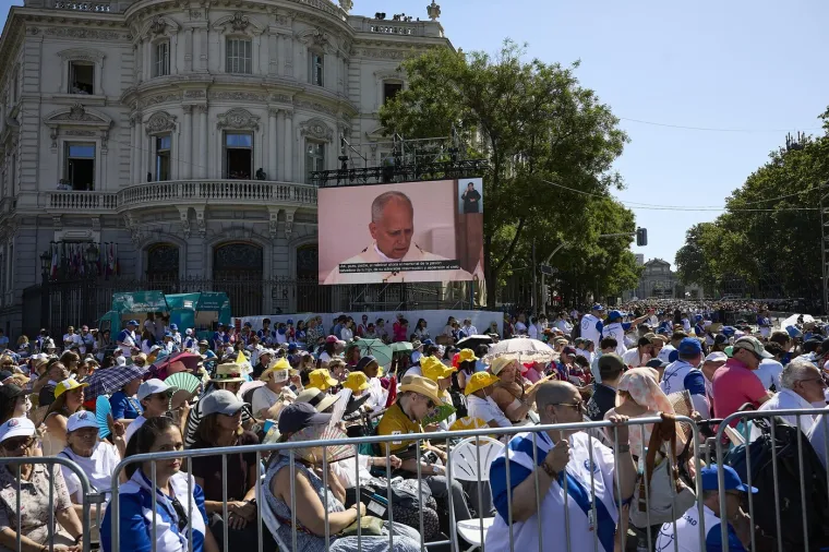 Milijun ljudi preplavilo madridske ulice: Pogledajte kako je izgledao Papin veličanstveni doček