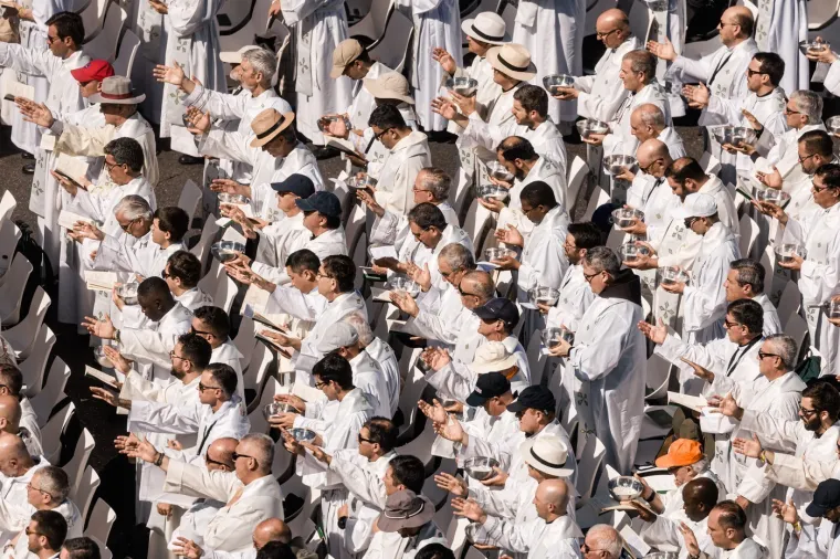 Milijun ljudi preplavilo madridske ulice: Pogledajte kako je izgledao Papin veličanstveni doček