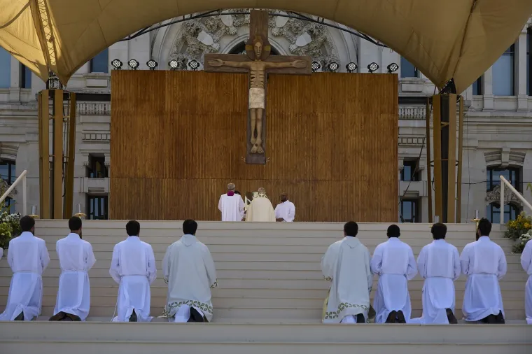 Milijun ljudi preplavilo madridske ulice: Pogledajte kako je izgledao Papin veličanstveni doček