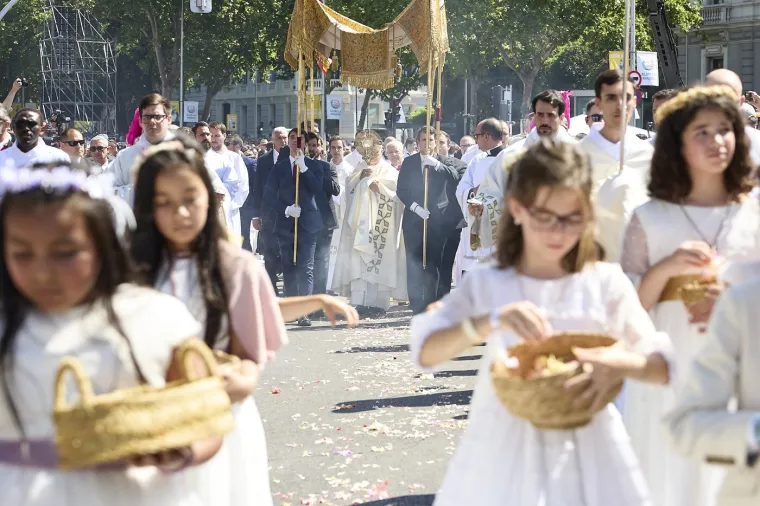 Milijun ljudi preplavilo madridske ulice: Pogledajte kako je izgledao Papin veličanstveni doček