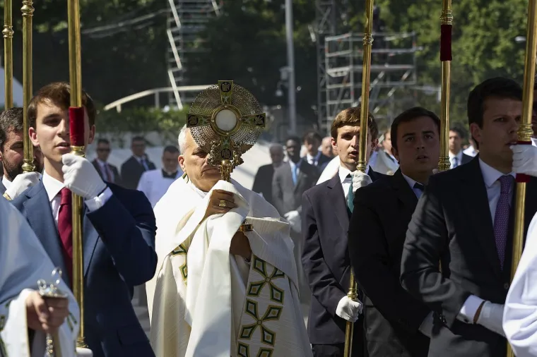 Milijun ljudi preplavilo madridske ulice: Pogledajte kako je izgledao Papin veličanstveni doček