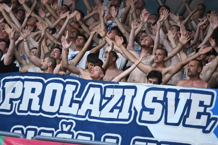Kaos u Draženovu domu! Navijači krenuli jedni na druge, specijalci spriječili totalni obračun