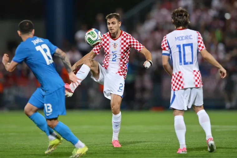 Na utakmici Hrvatske i Slovenije pojavio se biv&scaron;i izbornik Vatrenih. Prepoznajete li ga?
