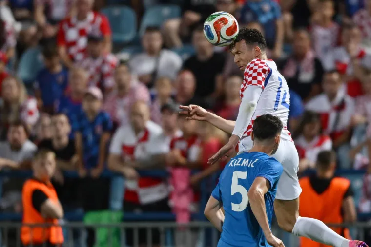 Na utakmici Hrvatske i Slovenije pojavio se biv&scaron;i izbornik Vatrenih. Prepoznajete li ga?