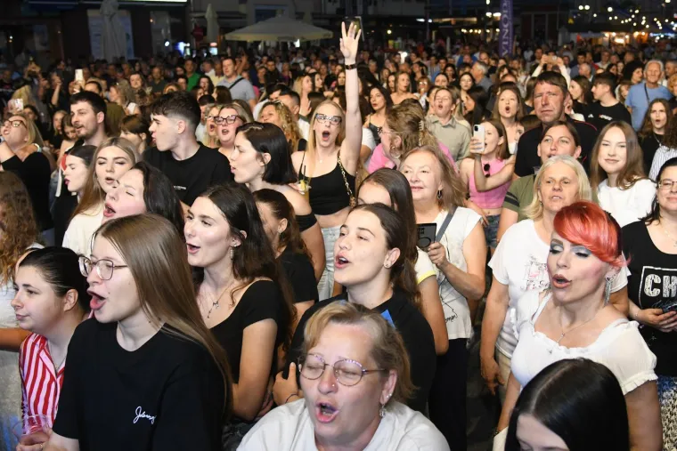 Tako to radi Rozga: Pogledajte spektakularnu atmosferu koju je priredila Splićanka u Daruvaru