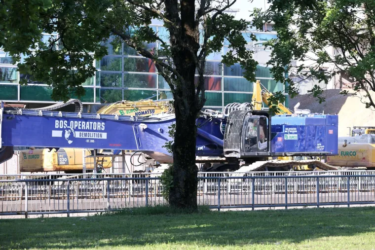 Pogledajte gužve kod Vjesnika: Dio betonske konstrukcije visi na žici