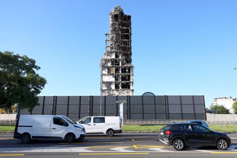 Pogledajte gužve kod Vjesnika: Dio betonske konstrukcije visi na žici