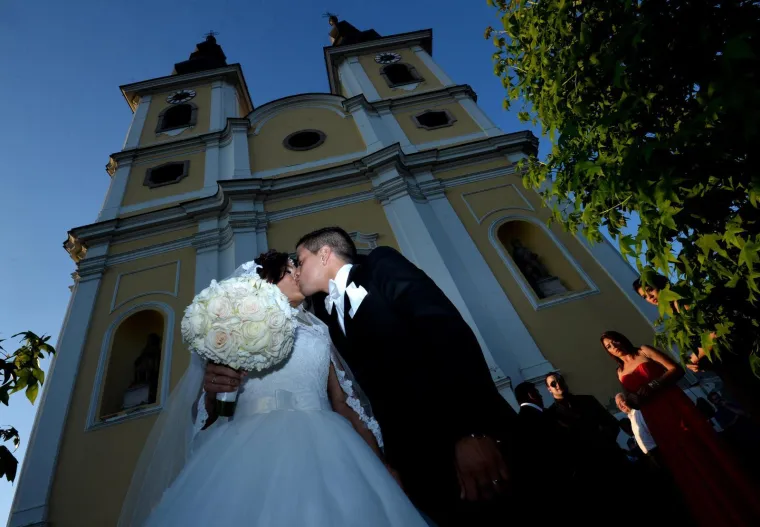 WAGsice i nogometa&scaron;i na jednom mjestu: Ovako je izgledalo IT vjenčanje Louisa i Mateje Ibanez