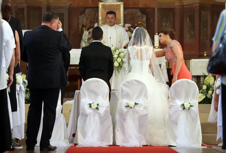 WAGsice i nogometa&scaron;i na jednom mjestu: Ovako je izgledalo IT vjenčanje Louisa i Mateje Ibanez