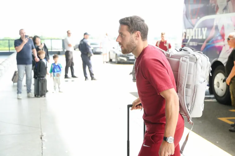 Vatreni stigli na aerodrom i otputovali prema Svjetskom prvenstvu u Americi: Pogledajte sretne izraze lica