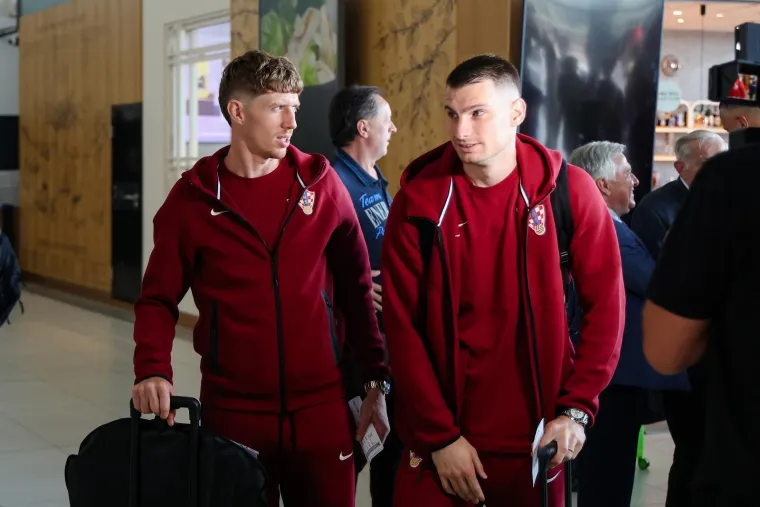 Vatreni stigli na aerodrom i otputovali prema Svjetskom prvenstvu u Americi: Pogledajte sretne izraze lica