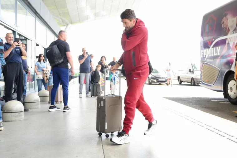 Vatreni stigli na aerodrom i otputovali prema Svjetskom prvenstvu u Americi: Pogledajte sretne izraze lica