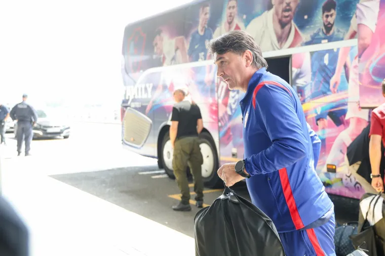 Vatreni stigli na aerodrom i otputovali prema Svjetskom prvenstvu u Americi: Pogledajte sretne izraze lica