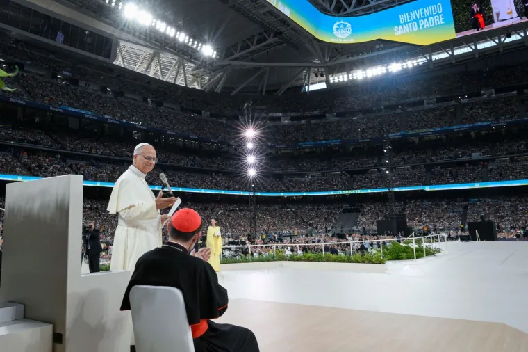 Pogledajte ove predivne prizore: Papu na stadionu Real Madrida dočekalo 80.000 vjernika