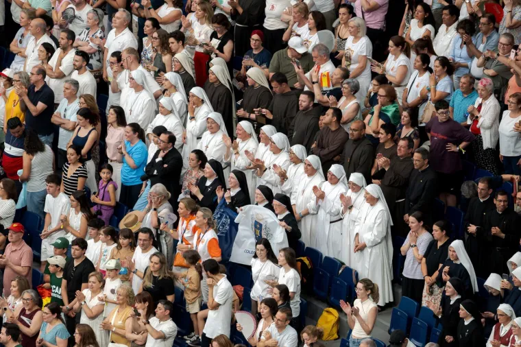 Pogledajte ove predivne prizore: Papu na stadionu Real Madrida dočekalo 80.000 vjernika