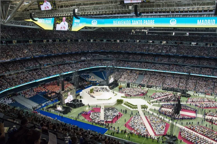 Pogledajte ove predivne prizore: Papu na stadionu Real Madrida dočekalo 80.000 vjernika