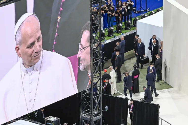 Pogledajte ove predivne prizore: Papu na stadionu Real Madrida dočekalo 80.000 vjernika