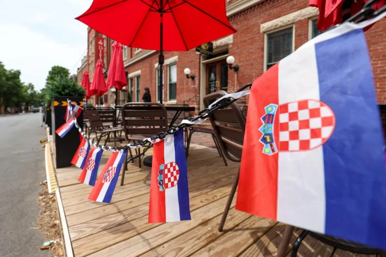 Zavijorile hrvatske zastave: Evo kako su Amerikanci ukrasili Alexandriju za doček Dalića i ekipe
