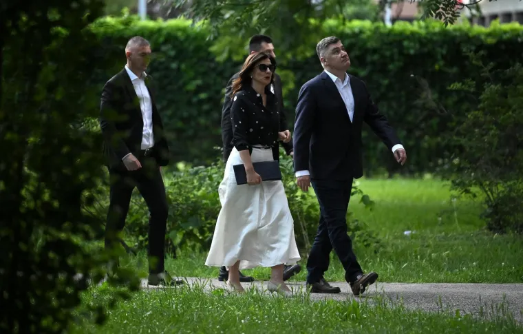 Zoran Milanović izveo suprugu na izložbu: Prva dama u bezvremenskoj kombinaciji plijenila poglede