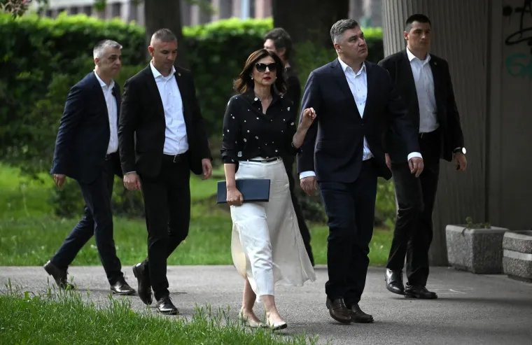 Zoran Milanović izveo suprugu na izložbu: Prva dama u bezvremenskoj kombinaciji plijenila poglede