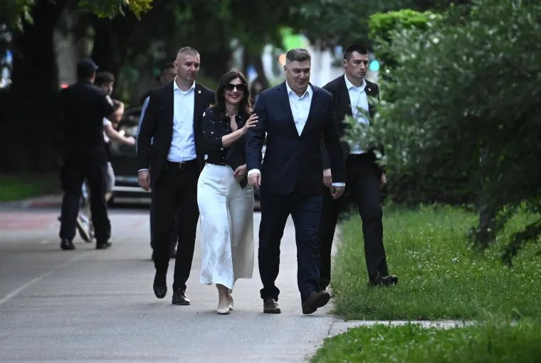 Zoran Milanović izveo suprugu na izložbu: Prva dama u bezvremenskoj kombinaciji plijenila poglede