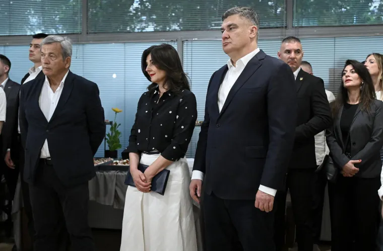 Zoran Milanović izveo suprugu na izložbu: Prva dama u bezvremenskoj kombinaciji plijenila poglede