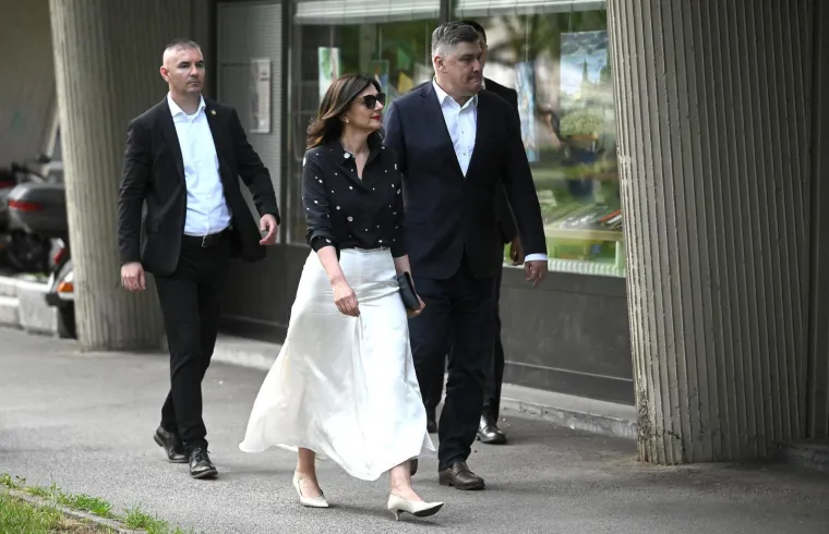 Zoran Milanović izveo suprugu na izložbu: Prva dama u bezvremenskoj kombinaciji plijenila poglede