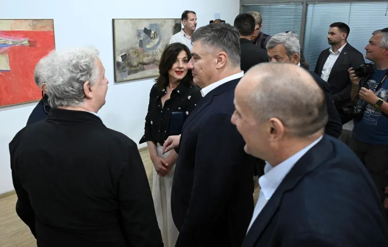Zoran Milanović izveo suprugu na izložbu: Prva dama u bezvremenskoj kombinaciji plijenila poglede