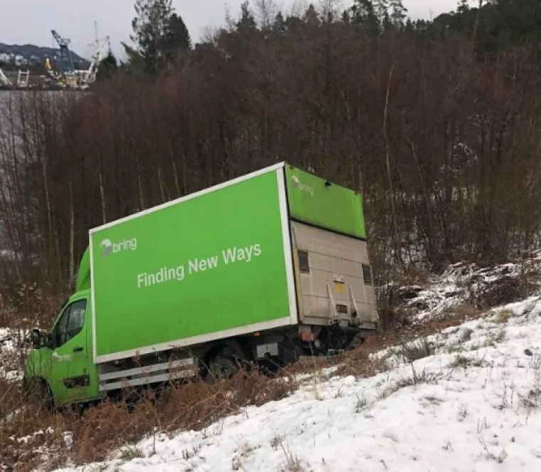 Ove fotke dokazuju da bi se nekim ljudima trebala pothitno oduzeti vozačka: Prizori su grozni
