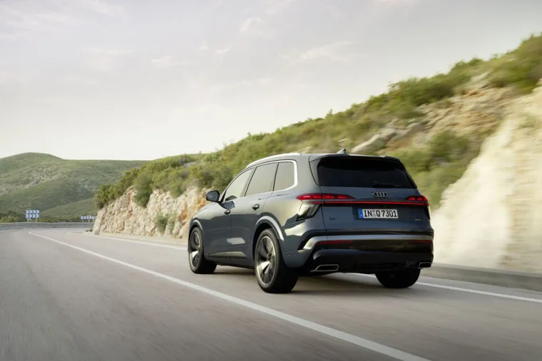 Konkurencija na aparatima: Pogledajte &scaron;to sve ima ovaj luksuzan SUV i &scaron;to radi sa svjetlima