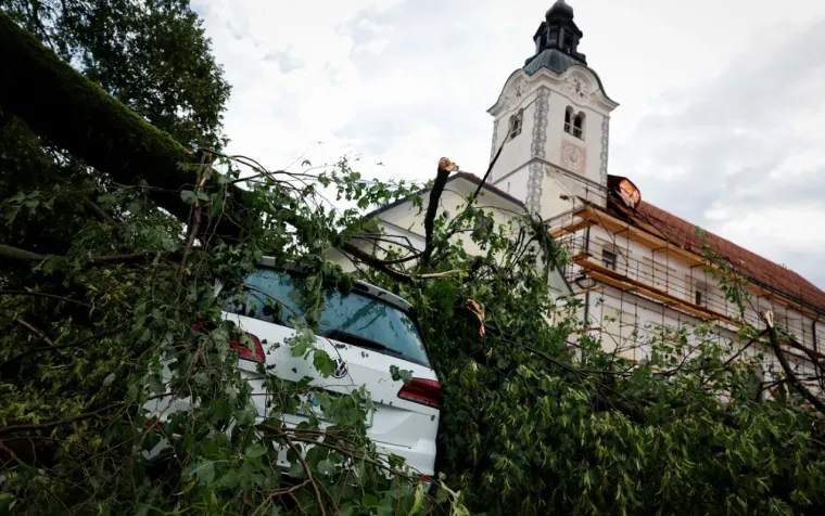 Krovovi na zemlji, &scaron;rapneli u zidovima: Sudnji dan zaobi&scaron;ao Zagreb! 'Uni&scaron;teno je pola sela'