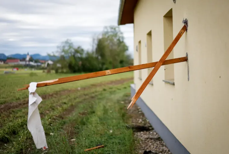 Krovovi na zemlji, &scaron;rapneli u zidovima: Sudnji dan zaobi&scaron;ao Zagreb! 'Uni&scaron;teno je pola sela'