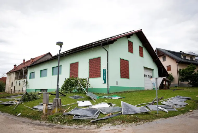 Krovovi na zemlji, &scaron;rapneli u zidovima: Sudnji dan zaobi&scaron;ao Zagreb! 'Uni&scaron;teno je pola sela'