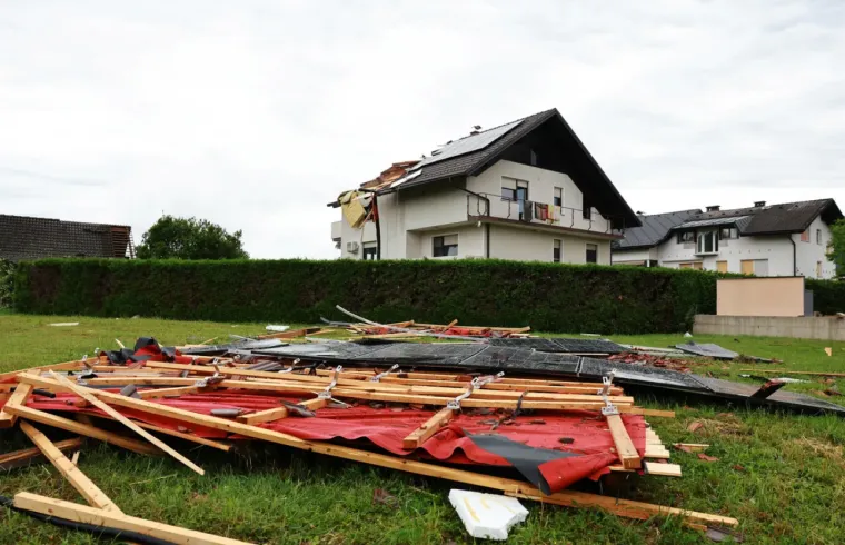 Krovovi na zemlji, &scaron;rapneli u zidovima: Sudnji dan zaobi&scaron;ao Zagreb! 'Uni&scaron;teno je pola sela'