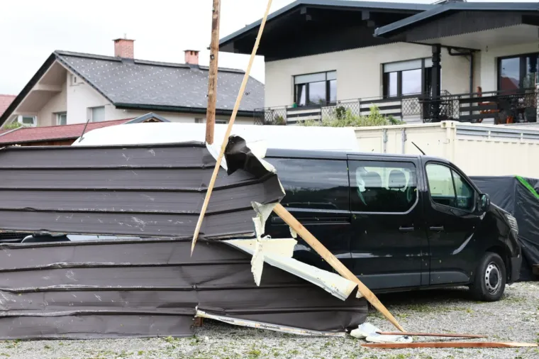 Krovovi na zemlji, &scaron;rapneli u zidovima: Sudnji dan zaobi&scaron;ao Zagreb! 'Uni&scaron;teno je pola sela'