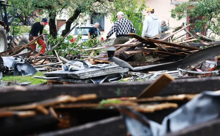 Krovovi na zemlji, &scaron;rapneli u zidovima: Sudnji dan zaobi&scaron;ao Zagreb! 'Uni&scaron;teno je pola sela'