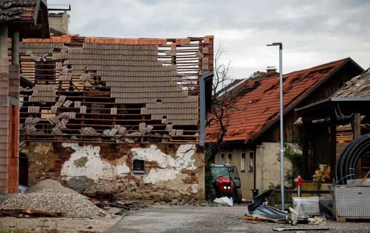 Krovovi na zemlji, &scaron;rapneli u zidovima: Sudnji dan zaobi&scaron;ao Zagreb! 'Uni&scaron;teno je pola sela'