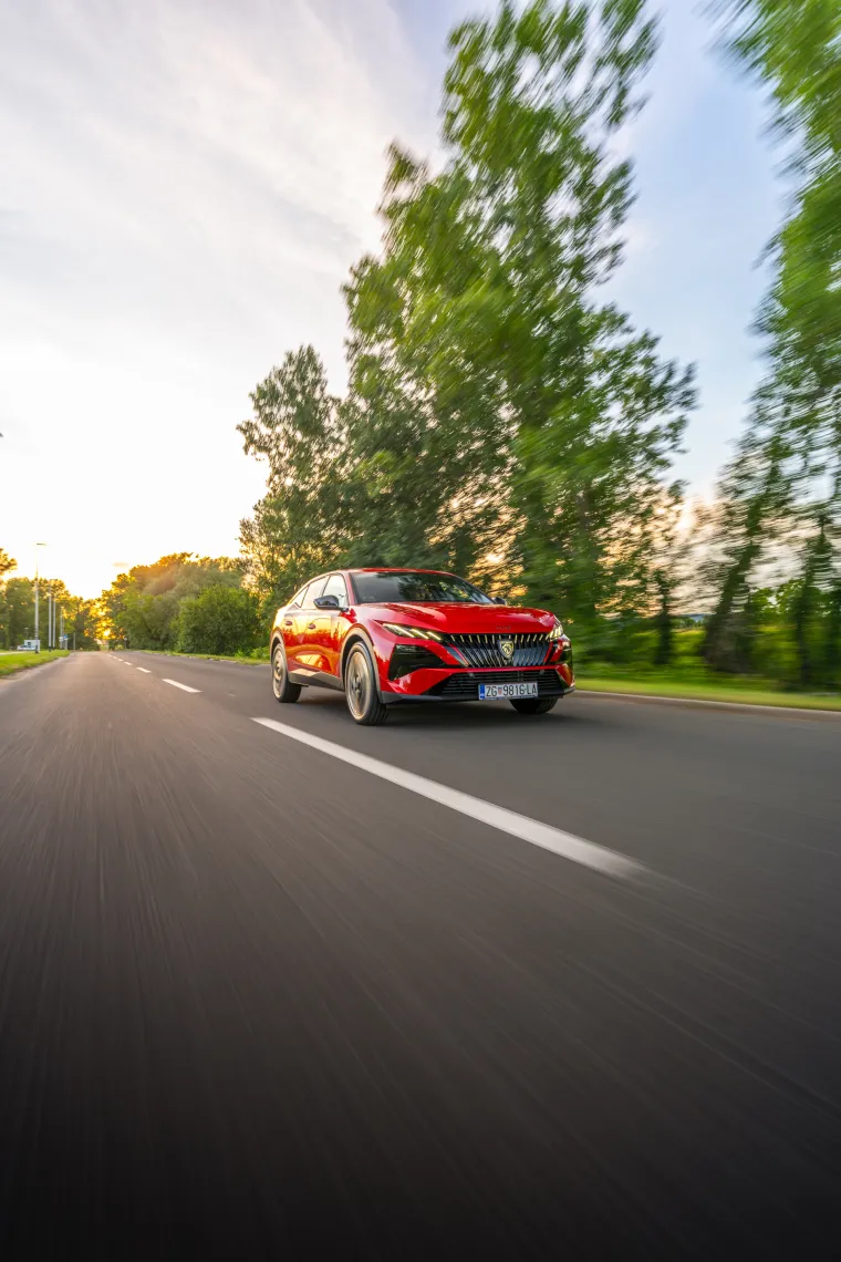 Malo drugačiji test: Peugeot u Istri i na Kvarneru predstavio novi 408 i osvježene modele